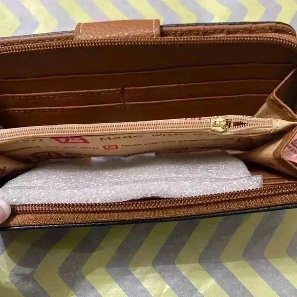 Stone Mountain Women's Cornwall Wallet NWT - Picture 3 of 6